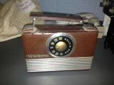 RCA Victor portable radio B-411