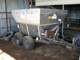 More or less a front view of the fertalizer spreader.