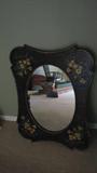 The beautiful decoration in the corners of this mirror make it a must-see!