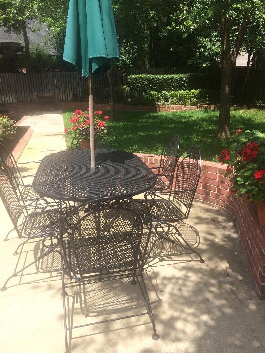 Umbrella patio table with 6 matching chairs