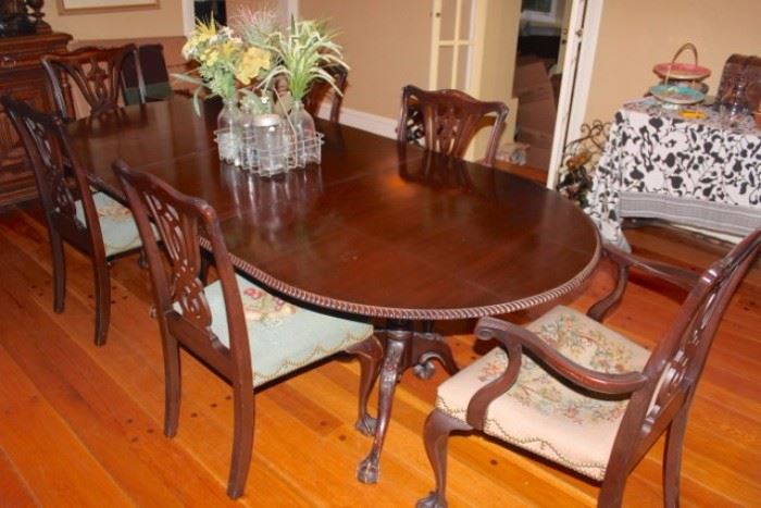 Chippendale Table with 6 Chairs