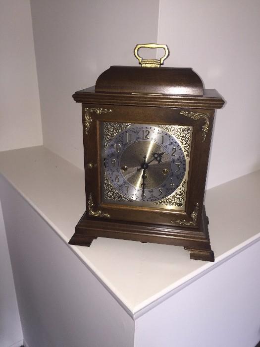 MANTEL CLOCK