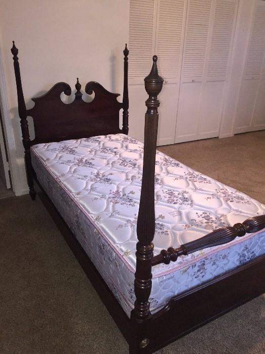 EARLY AMERICAN FOUR POST TWIN SIZE BED