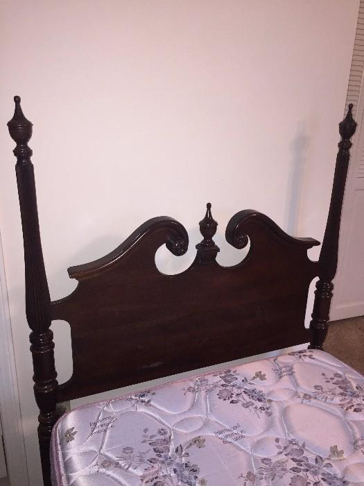 EARLY AMERICAN FOUR POST TWIN SIZE BED