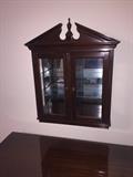 DISPLAY HANGING CABINET