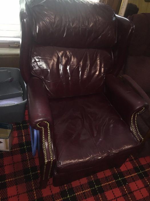 LAZY-BOY BURGUNDY LEATHER CHAIR