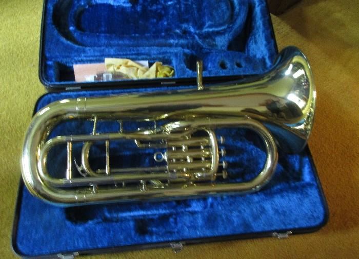 Euphonium  Yamaha lacquer finish 4 valve great condition
