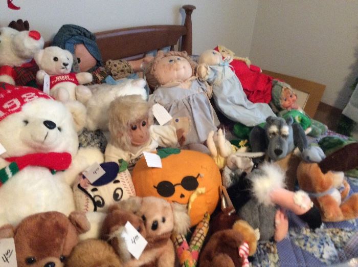 Dolls, Cabbage patch, Stuffed, Vintage, Teddy Bears, Richie the Bear lots of stuffed items
