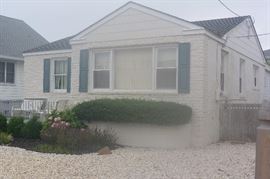 House being demolished 