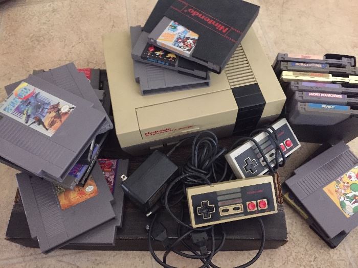 Vintage Nintendo console and 20 games 