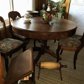 Awesome Antique Walnut Pedestal Table with 4 Chairs  (Excellent Cond.)