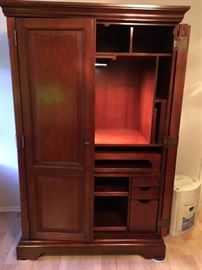 Great hidden computer desk