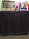 Sewing machine cabinet