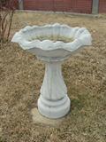 Outdoor bird bath