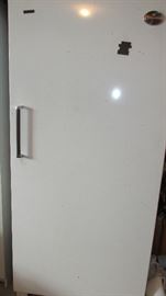 UPRIGHT FREEZER