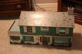 Can't seem to rotate this on the thumbnail without giving you a crooked neck on the larger pic.  This is a Marx tin litho dollhouse, probably from the 1950's.  So cute!