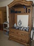 Entertainment center, 2 storage drawers, sliding doors