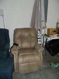 Lift chair - good condition - everything works!!