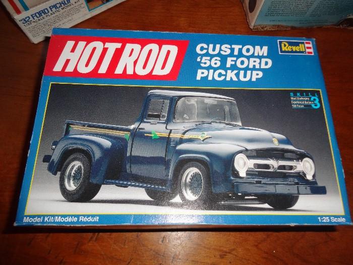 REVELL Custom 1956 FORD Pickup Truck Model Kit #7124 1/25 