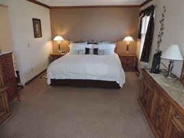 Thomasville hollywood regency​ king bedroom set (Sealy Posturepedic super clean mattress, dresser w/ mirror, pr night stands and gentleman's chest of drawers)
