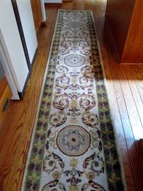2'8" x 12' Ivory/Green wool runner