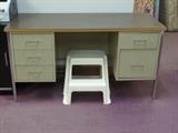 office supplies - desks & accessories 