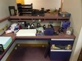 office supplies - desks & accessories 