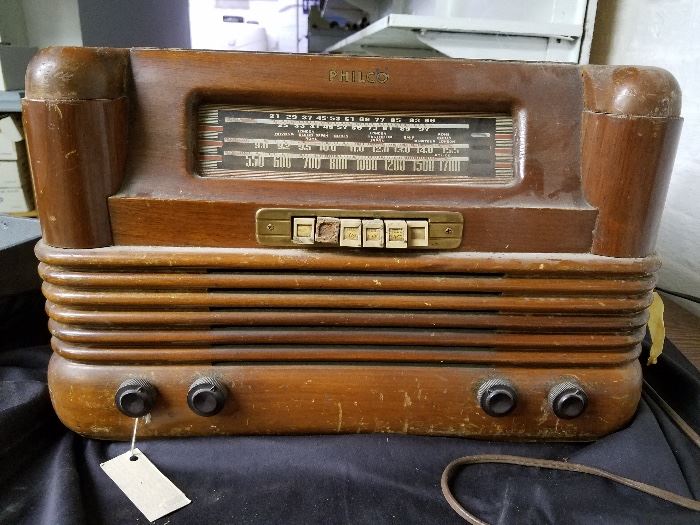 Old Phillips Radio