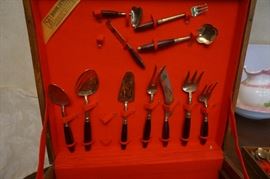 Boon Jewelry Ltd. Elegant Brass/Bronze Flatware in wooden Case