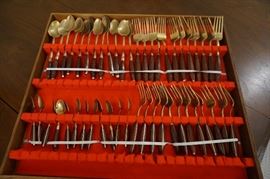 Boon Jewelry Ltd. Elegant Brass/Bronze Flatware in wooden Case