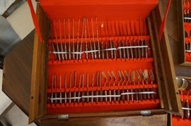 Boon Jewelry Ltd. Elegant Brass/Bronze Flatware in wooden Case