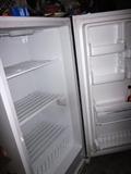 UPRIGHT FREEZER