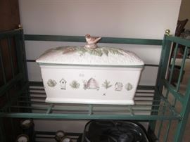 SMALL METAL SHELF AND BREAD CANISTER