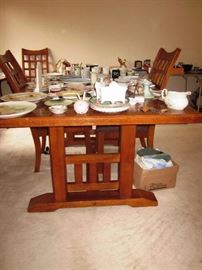 DINING ROOM TABLE & CHAIRS