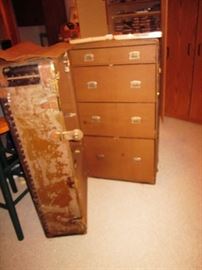 ANTIQUE TRUNK