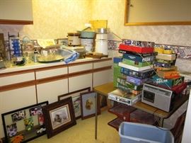 GAMES, ART AND TONS OF PICTURE FRAMES - ALL SIZES