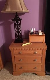 oak end table and lamp