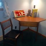 Corner desk with chair 