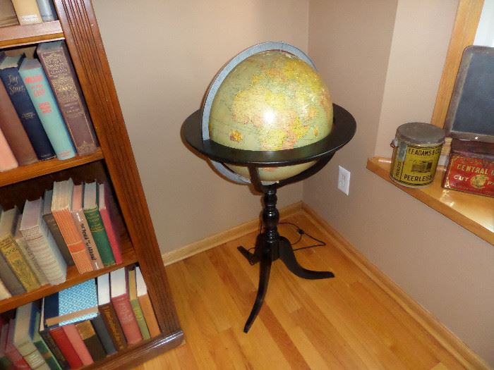 ANTIQUE GLOBE WHICH LIGHTS UP