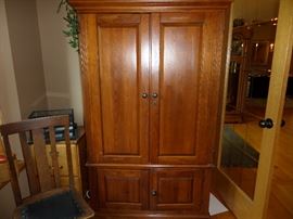 COMPUTER ARMOIRE