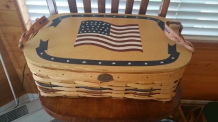 LH167A Peterboro Anniversary Picnic Basket with Liner