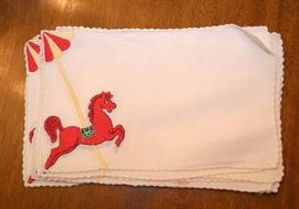 Vintage Embroidered Cocktail / Luncheon Napkins 