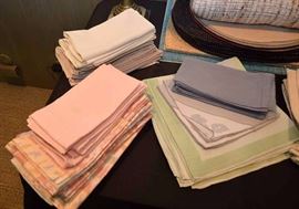 Contemporary Table Linens (Napkins, Place Mats & Tablecloths)