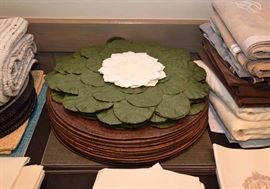 Contemporary Table Linens (Napkins, Place Mats & Tablecloths)