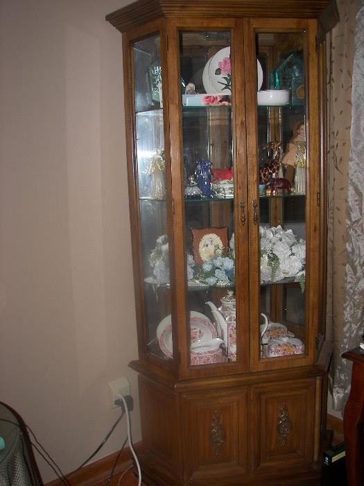 illuminated curio cabinet 