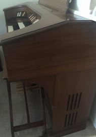 Thomas Electronic Organ by Heathkit