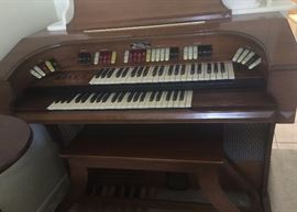 Thomas Electronic Organ by Heathkit