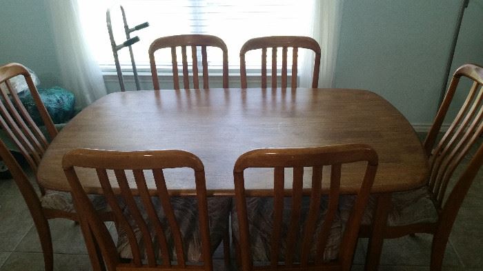 Mid Modern Table and 6 Chairs