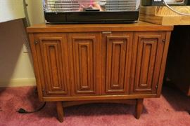 Mid Century Nightstand/End Table