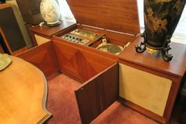 McIntosh MC 30 amp, McIntosh C 20 pre-amp, Gerrard turntable, Jenson SG 223 speakers ..... WORKS!!!